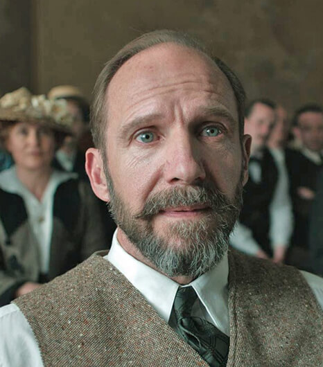 レイフ・ファインズ
            